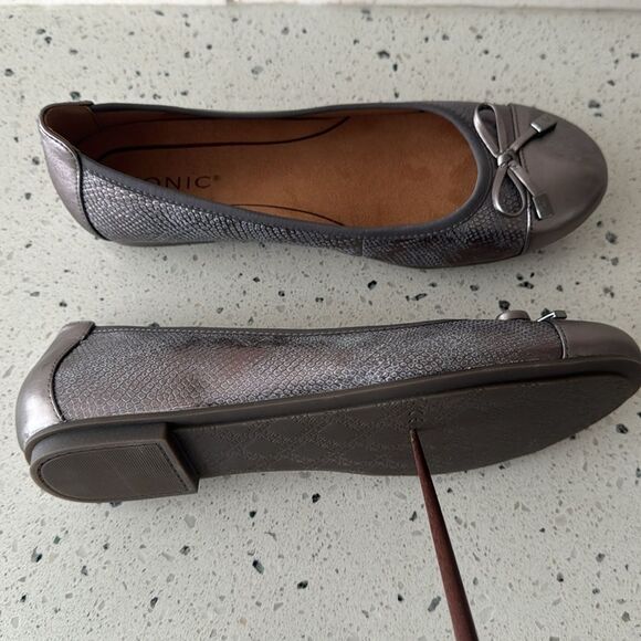 Vionic Silver Flats with Bow Detail - Picture 5 of 12